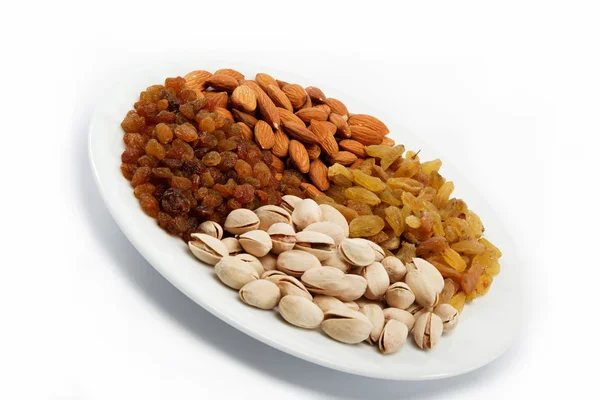混合坚果或葡萄干。杏仁和开心果坚果、 葡萄干. — 图库照片
