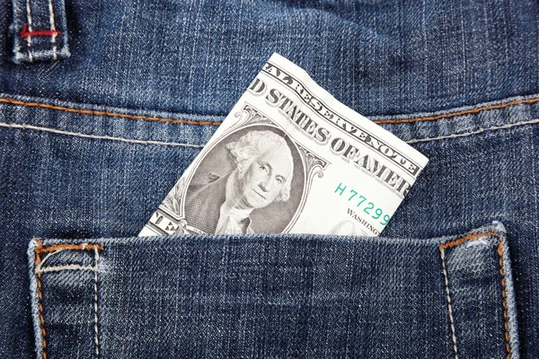 Доллары США в заднем кармане джинсов — стоковое фото