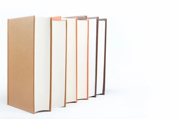 Una pila di libri su sfondo bianco. — Foto Stock