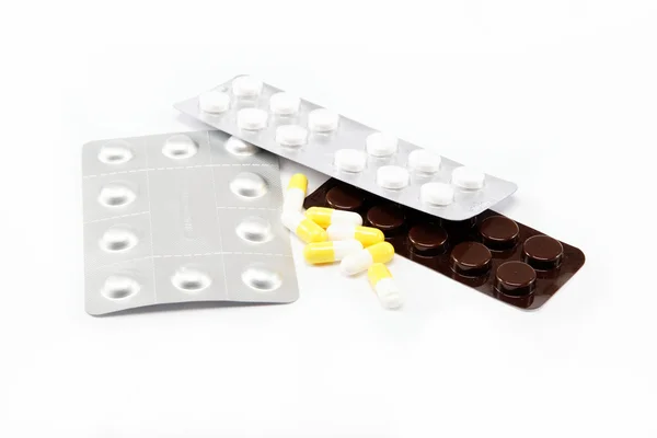 Preparación en píldora y cápsula aisladas sobre fondo blanco — Foto de Stock