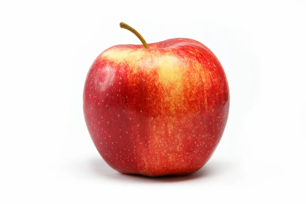 Manzana roja natural jugosa madura sobre un fondo blanco . —  Fotos de Stock