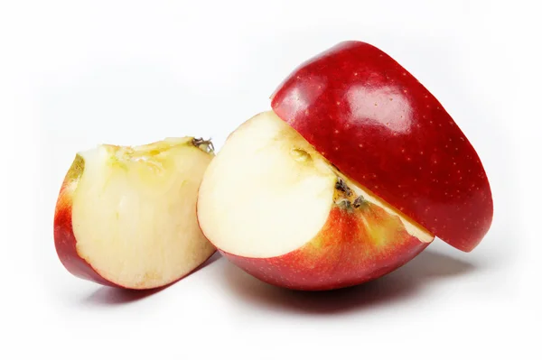 Manzana en rodajas jalá sobre un fondo blanco . — Foto de Stock