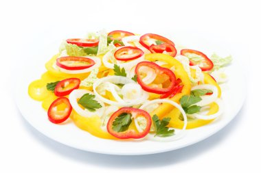 sağlıklı gıda. taze sebze ve salata beyaz zemin üzerine.