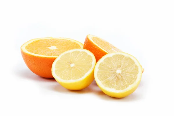 Citrusové plody, izolovaných na bílém pozadí. — Stock fotografie
