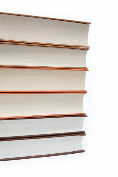 En hög böcker på en vit bakgrund. — Stockfoto