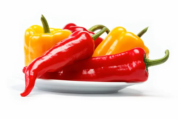 Gesunde Ernährung. frisches Gemüse. Paprika auf weißem Hintergrund. — Stockfoto
