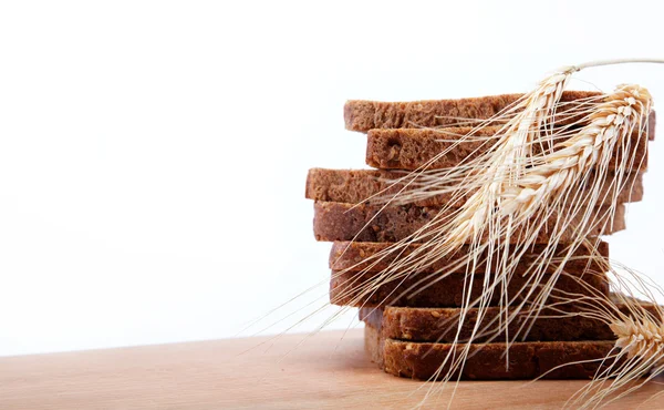 Frisches Brot isoliert. — Stockfoto