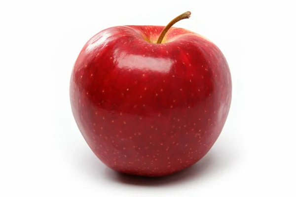Manzana roja natural jugosa madura sobre un fondo blanco . — Foto de Stock
