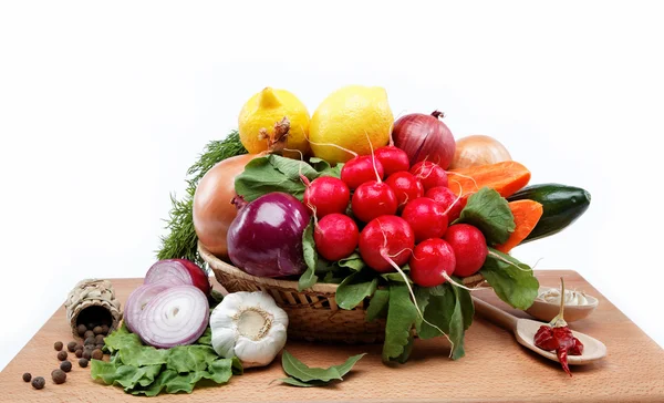 Zdrowej żywności. świeże warzywa i owoce na drewnianym stołem. — Zdjęcie stockowe