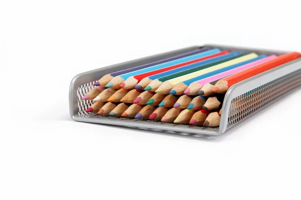 Färgade pennor på en vit bakgrund. — Stockfoto