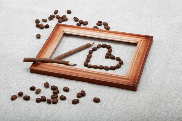 Serca ziaren kawy w ramce. — Zdjęcie stockowe