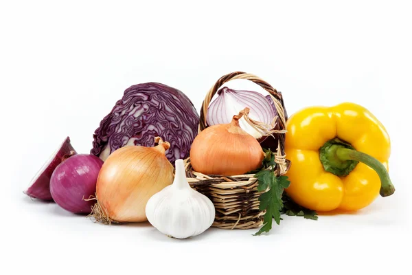 Здорова їжа. Свіжі овочі на білому тлі . — стокове фото