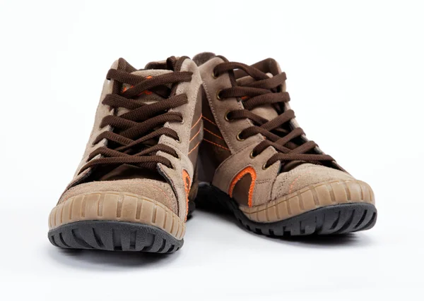 Um par de novas botas de caminhada no fundo branco — Fotografia de Stock