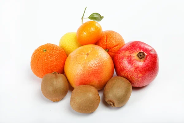 Pomegranates and citrus fruits isolated on a white background. — Stock Photo, Image