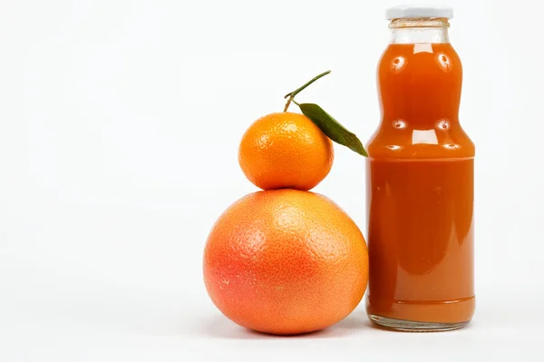 ジュース、柑橘類、白の背景. — ストック写真
