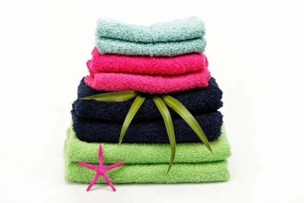 Zestaw ręczników na białym tle. — Zdjęcie stockowe