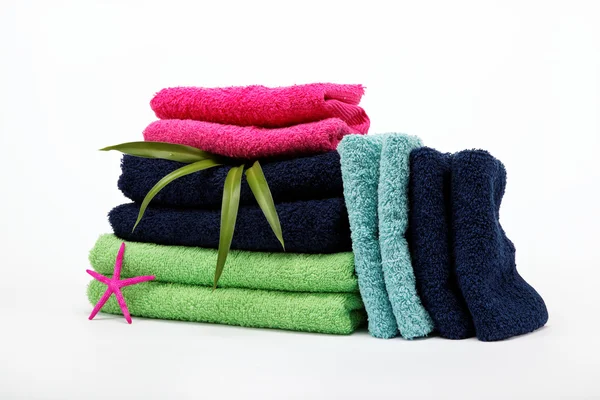 Zestaw ręczników na białym tle. — Zdjęcie stockowe
