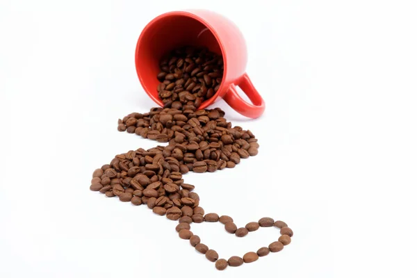 Hjärtat av kaffebönor från en välte cup. — Stockfoto