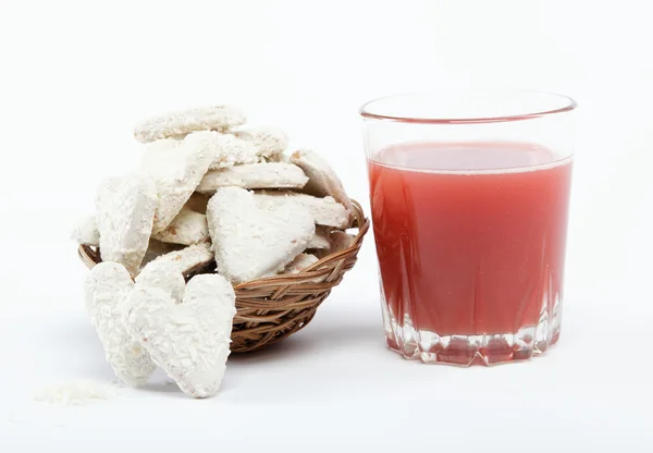 Light lunches. Cookies and a glass of juice on a white backgroun — Stock Photo, Image