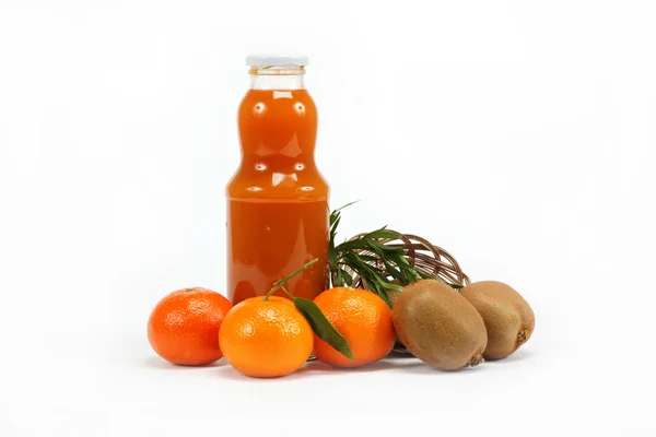ジュース、柑橘類、白の背景. — ストック写真