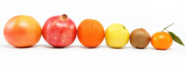 석류, 감귤 류의 과일 흰색 배경에 고립. — 스톡 사진