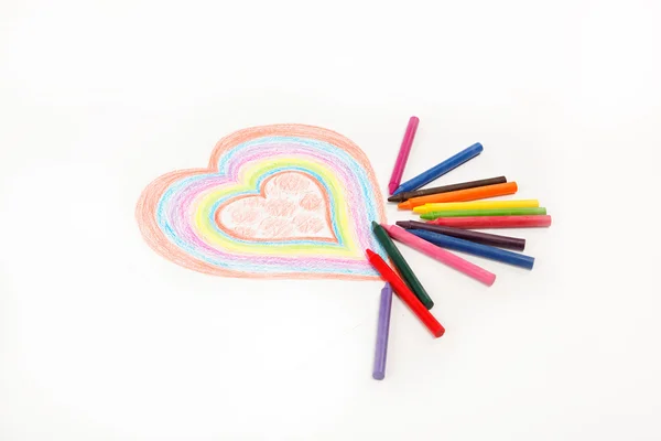Herz mit Buntstiften gezeichnet. — Stockfoto