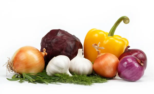 Здорова їжа. Свіжі овочі на білому тлі . — стокове фото