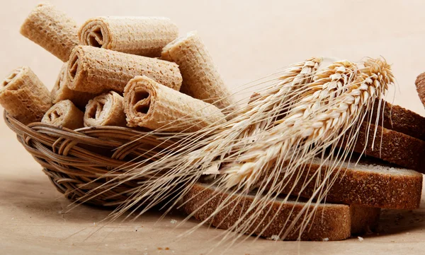 Açık kahverengi renkli taze ekmek. — Stok fotoğraf