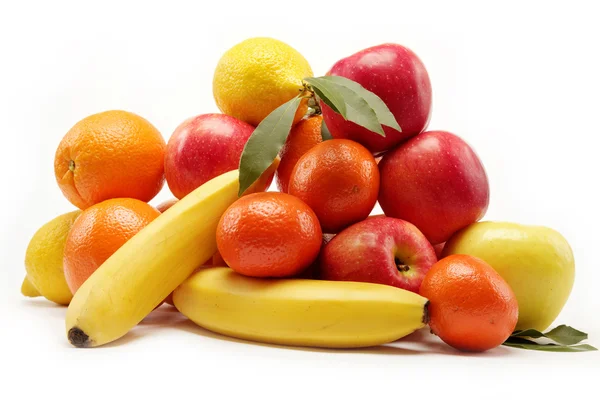 Frutta isolata su fondo bianco . — Foto Stock