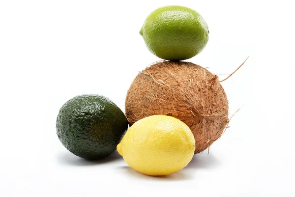 Tropické ovoce izolované na bílém pozadí. — Stock fotografie