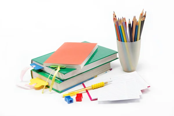 Materiały szkolne: książki, Notes, długopisy, ołówki, okulary, aplikacja — Zdjęcie stockowe