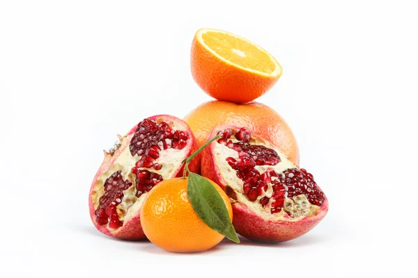 Τροπικά φρούτα σε λευκό φόντο. — Φωτογραφία Αρχείου