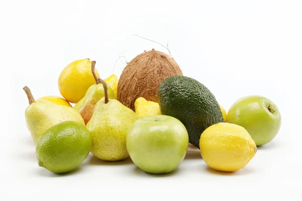 Frutta isolata su fondo bianco . — Foto Stock