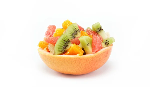 白底新鲜水果沙拉 — 图库照片