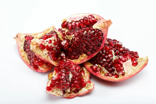 Fruta de granada roja. Aislado sobre fondo blanco —  Fotos de Stock