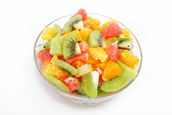 Salade de fruits frais sur fond blanc — Photo