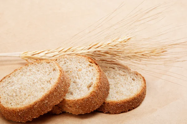 Vers brood op een licht bruin achtergrond. — Stockfoto