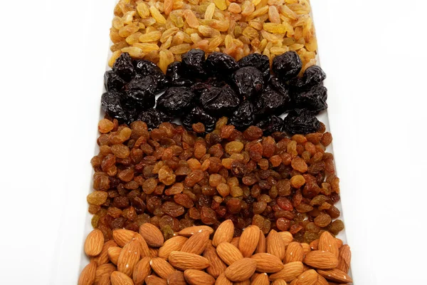 Gemengde noten en gedroogde vruchten. amandelen, rozijnen en pruimen. — Stockfoto