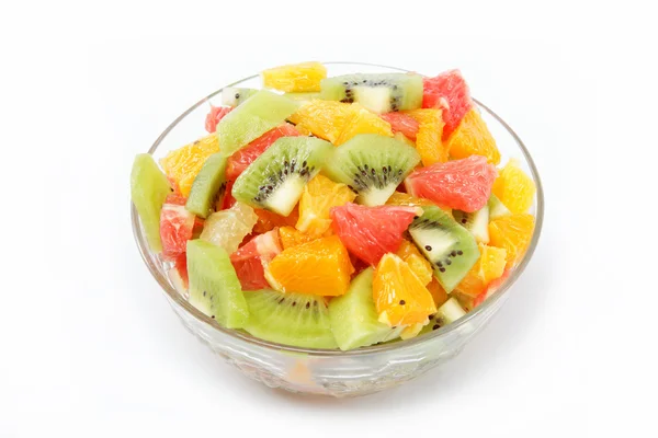 Salată de fructe proaspete pe fundal alb — Fotografie, imagine de stoc