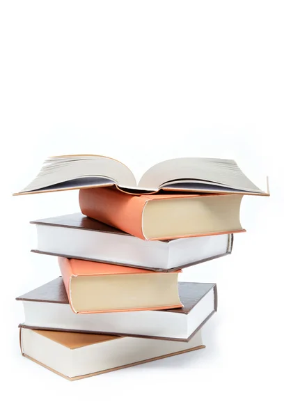 Ein Stapel Bücher auf weißem Hintergrund. — Stockfoto