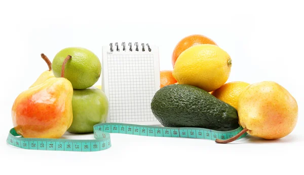 Produkty naturalne. dieta. świeże owoce na białym tle. — Zdjęcie stockowe