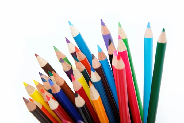 Detail barevné tužky s jinou barvou na bílém pozadí — Stock fotografie