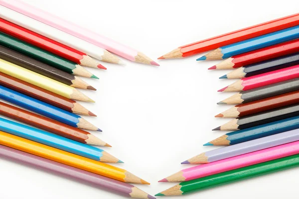 Lápis coloridos lápis de cera composto na forma de coração — Fotografia de Stock