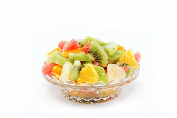 Salada de frutas frescas no fundo branco — Fotografia de Stock