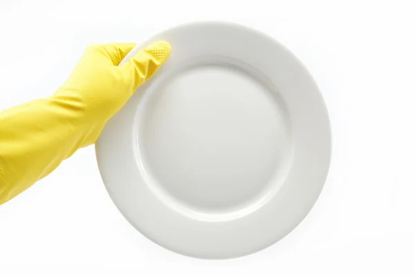 Mano in guanto di gomma con un piatto su sfondo bianco . — Foto Stock