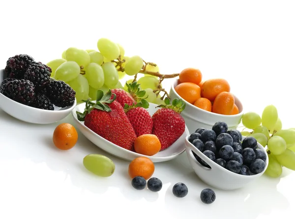 Свіжі фрукти та ягоди — стокове фото