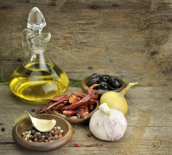 Koken olie en specerijen — Stockfoto