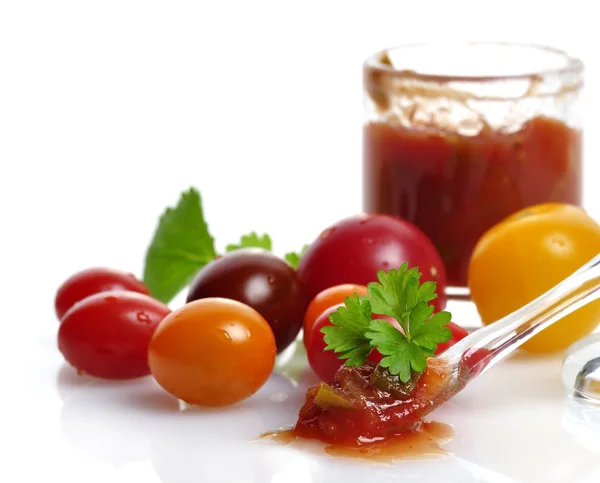Salsa y tomates frescos —  Fotos de Stock
