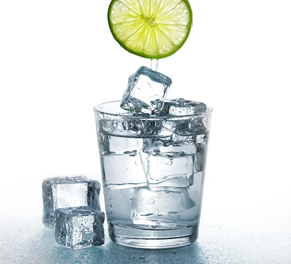 Vatten med citron — Stockfoto