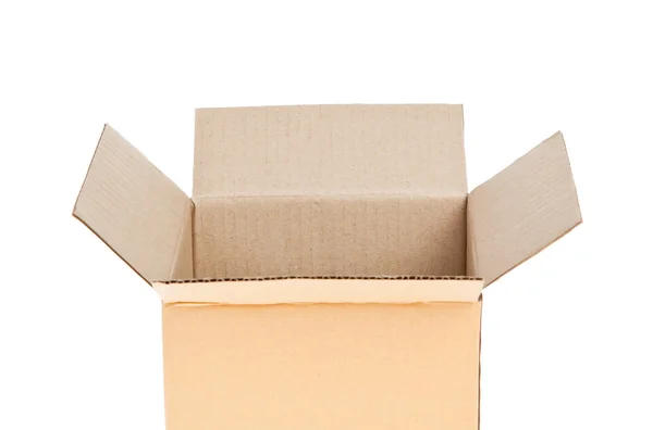 Открытая коробка из гофрированного картона на белом фоне — стоковое фото